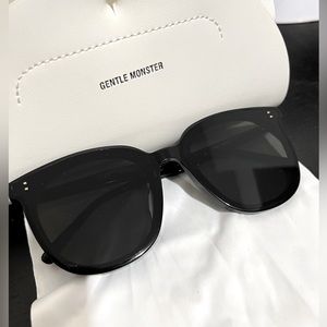 Gentle Monster Sunglasses Black Flatba